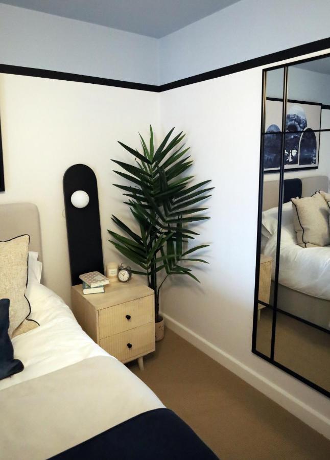 Apartamento Wesley House - Fantastic Location With Free Parking Cheltenham